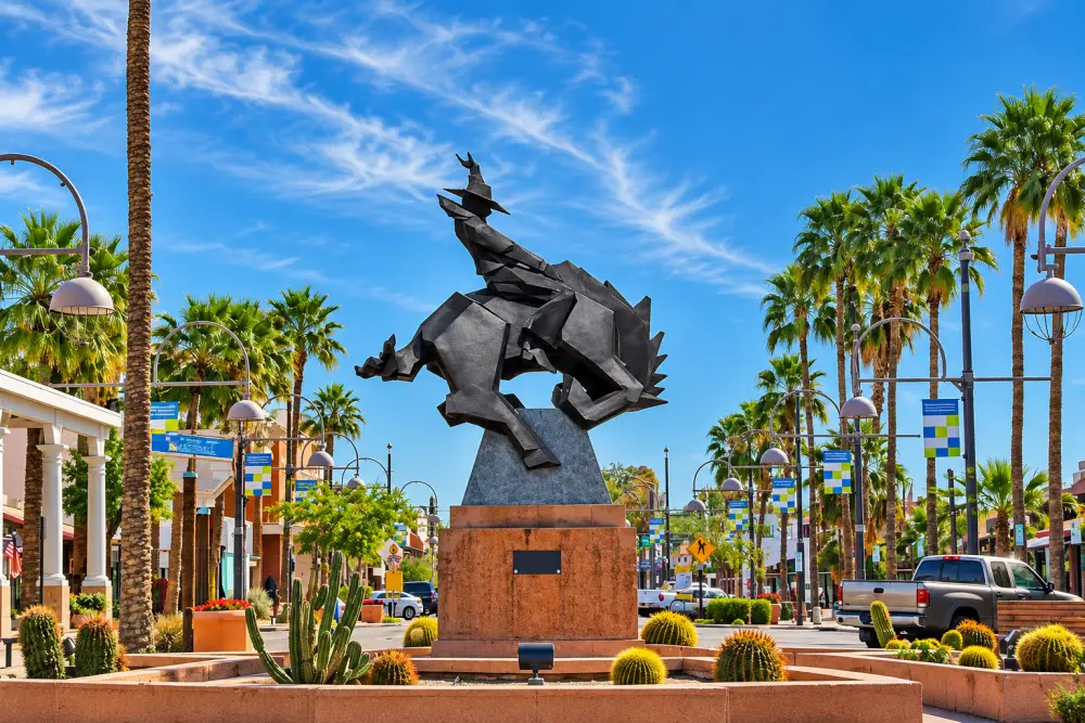Explore Old Town Scottsdale just minutes away, offering unique shops, incredible dining, lively nightlife, art galleries, and plenty to see and do