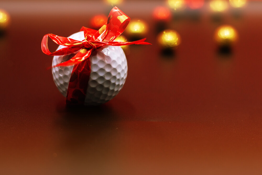 Christmas gifts for golf fans and golfers: clubs, balls, experiences