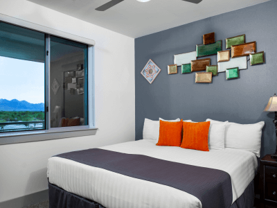 11-Guest Bedroom King