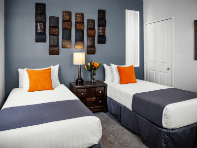 13 - 2BR Guest Bedroom with 2 Twin Beds (1)